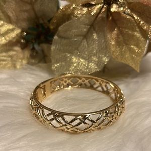 NWOT Nordstrom Bracelet Gold Knitted Design Open Clasp